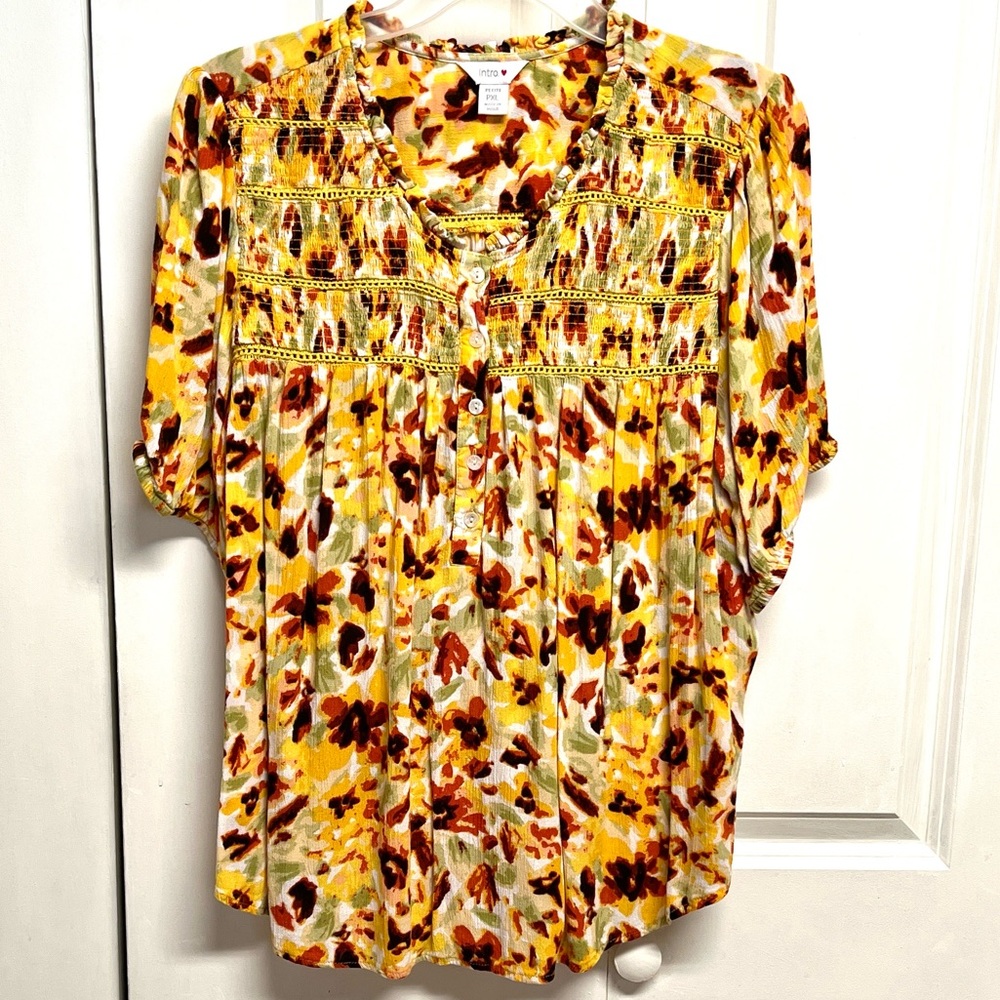 intro. Yellow Floral Smocked Yoke Button-Front Blouse size PXL